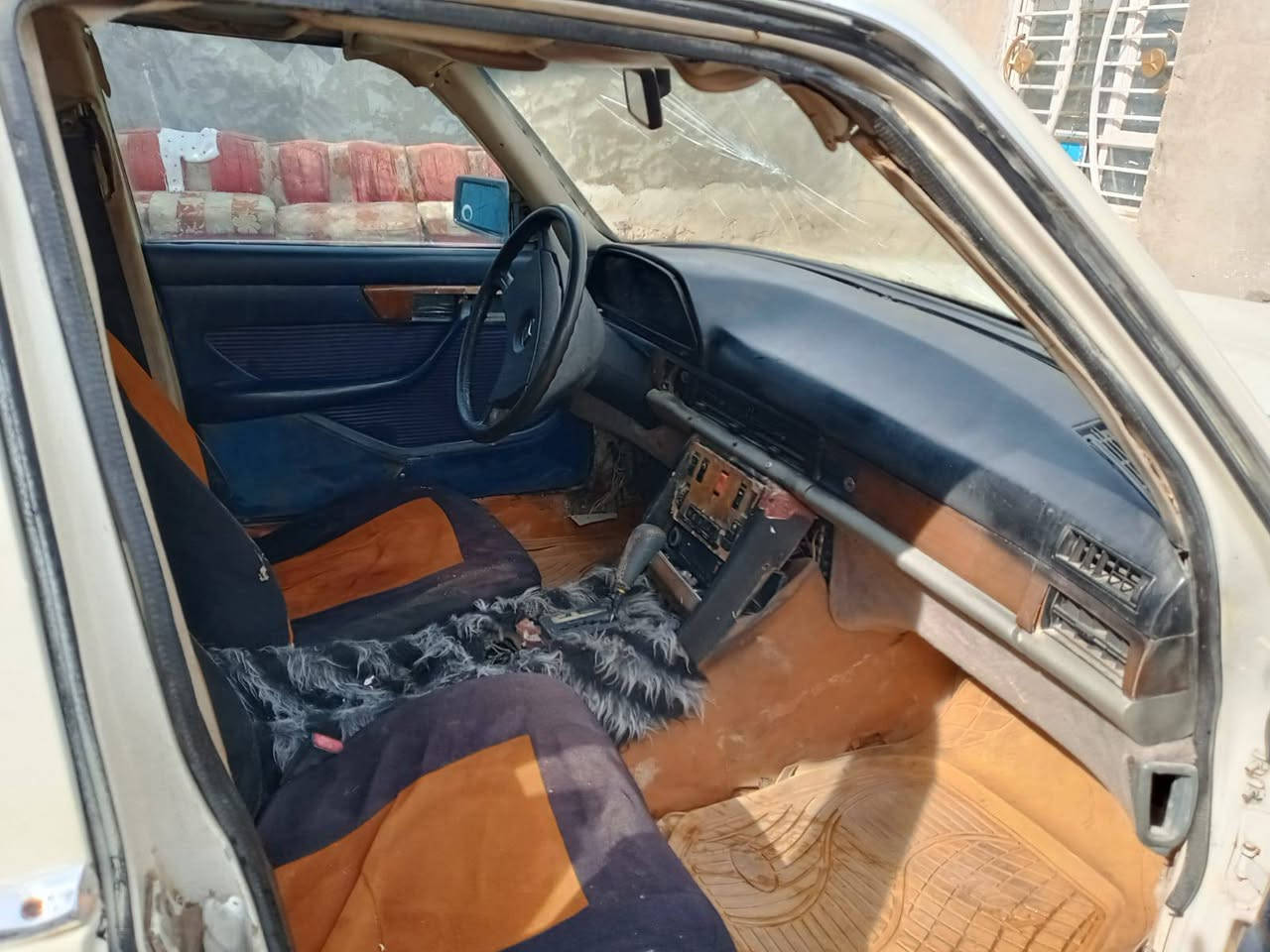 يا الله السلام عليكم من رخصه المدير والاعظاء سياره مرسيدس رئاسي موديل 86سياره خير من  الله تخم تاير حداديه باتري كهربايات كله جديد كير أو محرك بل جيس سنويه راعيها في كربلاء عدنه وكالة عامه مستمسكاته عندي بيها محرك مال بطه جيس مكاني كربلاء طوريج السعر 18او بيها مجال لطيبين *********** أو الاسيا ***********
