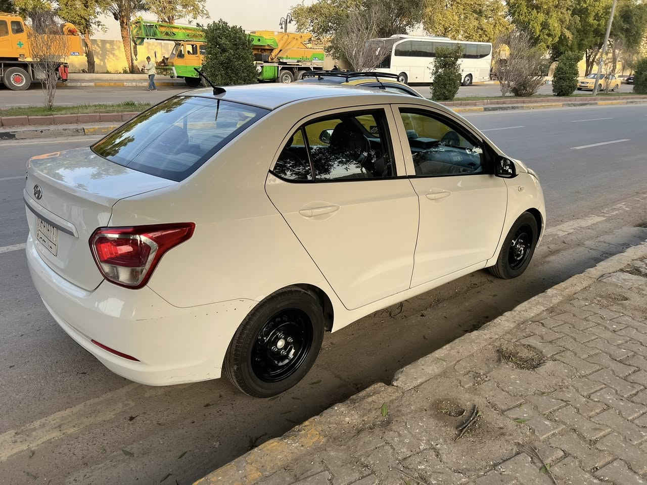 السلام عليكم عندي i10موديل 16ماشيه 56الف كيلو حقيقي السياره جدا نظيفه تعال وشوف بعينك وافحص وين ميعجبك السياره كفاله عامه وترايه للبصره وين ميعجبك اطلع كير محرك صدر تبريد السياره جاهزه من كلشي  مكاني الكاظميه رقم بغداد تحويل مباشر السعر88 ورقه قفل قفل ***********
