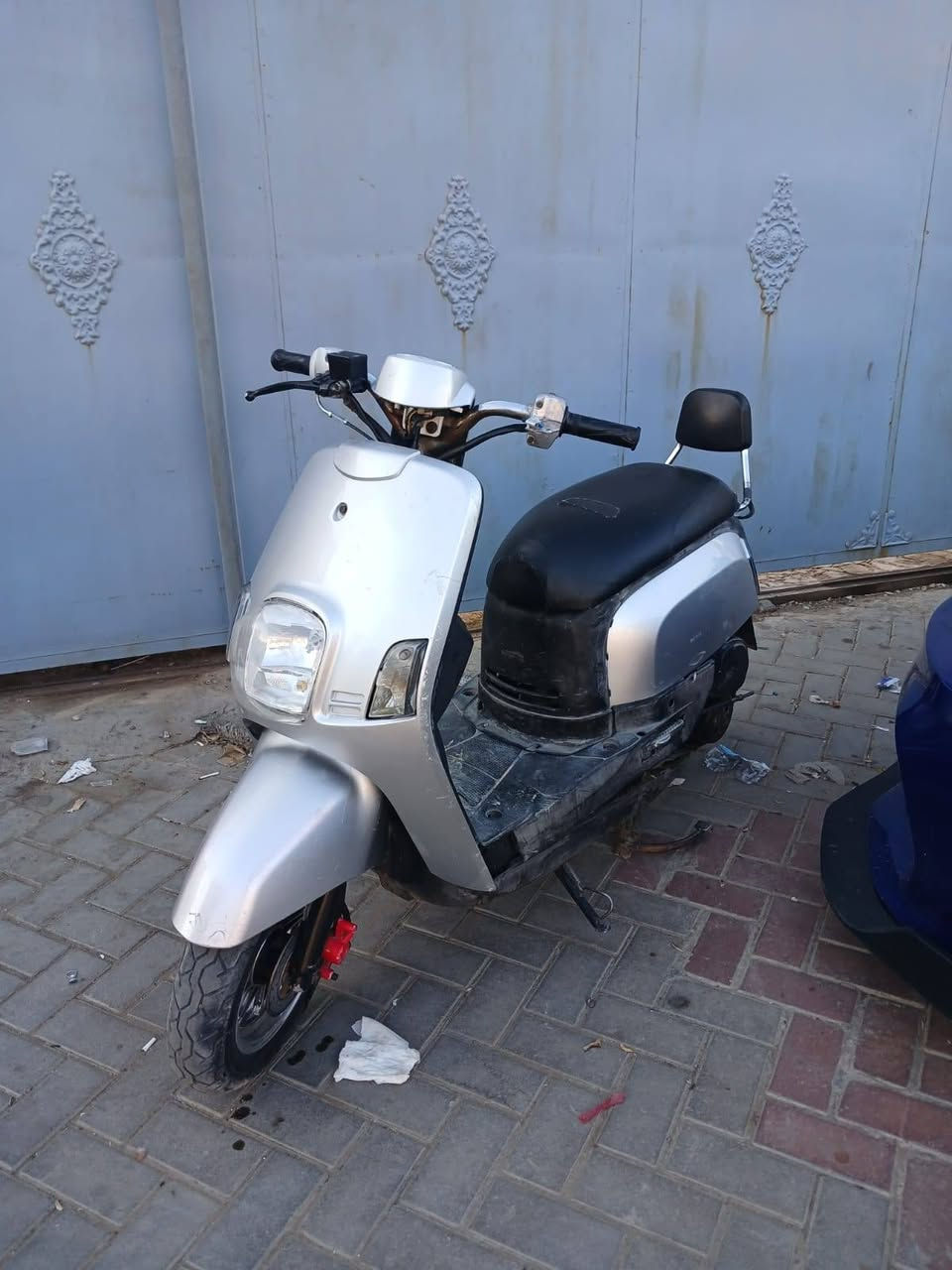 السلام عليكم بوليس للبيع دراجة حلوه ويل نجمه تأشيرات جديد عوزهه بس جوزه و يده مال بريك الخلفي السعر 550 و بيهه مجال المكان بغداد حي النصر ***********
