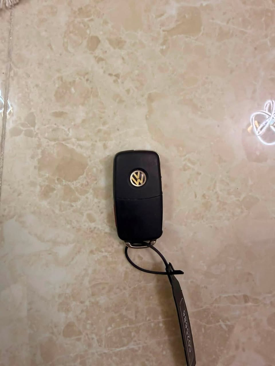 بصمه فولكس واكن جبته لسيارتي علساس ابرمجه ونسيته لحد ما بعت لسياره ب١٠٠ الف  متوفر توصيل ***********
