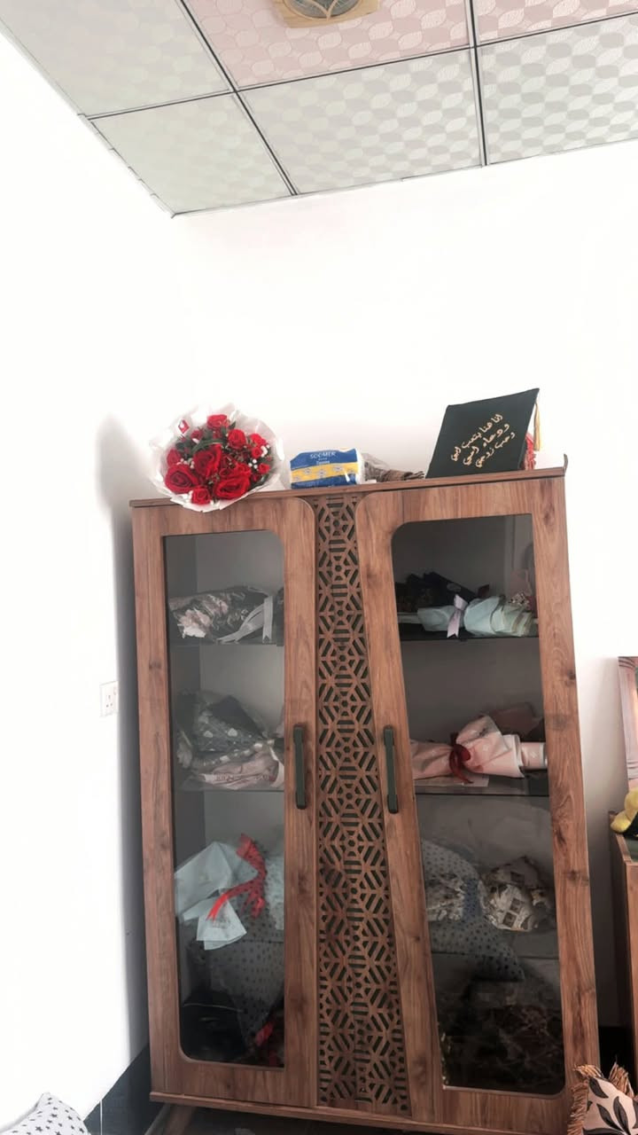 هەمووی یەک مالە لە کەرکوک تاقم نوستن ٥ پارجەیە تاقم نانخوارد ٦ نەفەری کەوانتەر سنگ کونسول فاکترینا نرخی هەمووی ۸٥٠ هەزار معامەلە


**إذا كنت صاحب هذا الإعلان وتريد حذفه لأي سبب، رجاءا أرسل رسالة إلى الدعم الفني**