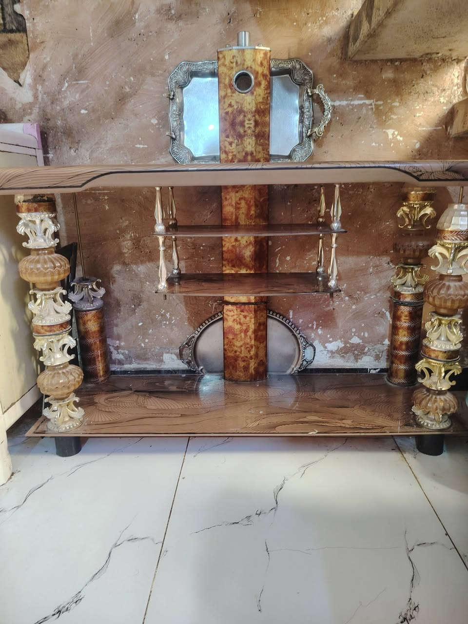 ميز بلازما للبيع نظيف عنوان زعفرانيه يم معمل الغاز رقم *********** او خاص
