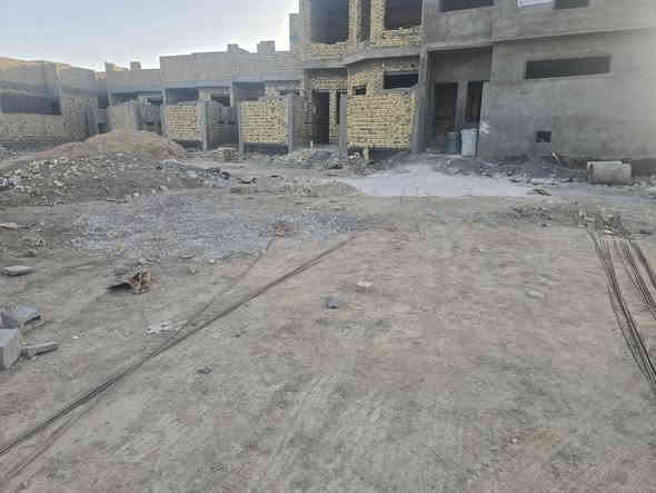 متوفر عرصات ومزارع للبيع سند 25  كافه الخدمات مجمعات توحيد العفلوكي الاول والثاني مشموله بالتطويب الجديد المساحات 200/400/600/800/ كما توجد مزارع مساحه المزرعه 1000متر العنوان نهايه حي الفرات بدايه طريق السنيه السياحي قرب سكه القطار بأسعار مناسبه للأستفسار... ***********///***********
