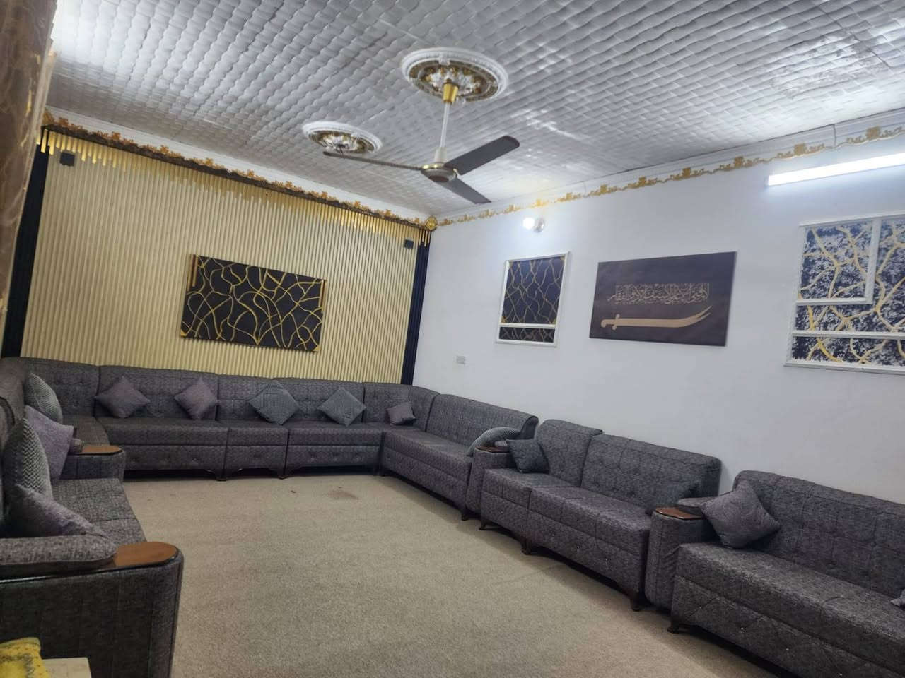 بيت للبيع
العنوان مقاطعة ٩الشارع 
الرابط بين مدرسة احمد الوائلي
 ومدرسة المتفوقين ثاني فرع ع اليمين بعد الجامع
رابع بيت ع اليسار

خدمات ماء مجاري تبليط ارصفه

المساحه ٢٢٠ متر 
واجهة ١١ × ٢٠ 
براني ٦.٥٠ × ٣.٥٠ 
مطبخ ٣.٥  × ٣.٢٥
صاله چبيرة ٨ × ٣.٦٠  
+ملحقات  مدخل ع الصالة ٢ × ٣.٢٥ 
درج بايات وتحته مساحة ٢ × ٣.٢٥ 
غرفتين نفس القياس ٦ × ٣.٥
منور خلفي البيت  ١١ ×  ١.٢٥
حمام داخلي كبير مع ملحق للغسالة
حمام +تواليت خارجي
البناء عگادة نضيف وكله طابوك وعالي عن الشارع ٣ درجات

للتفاصيل اكثر ***********
