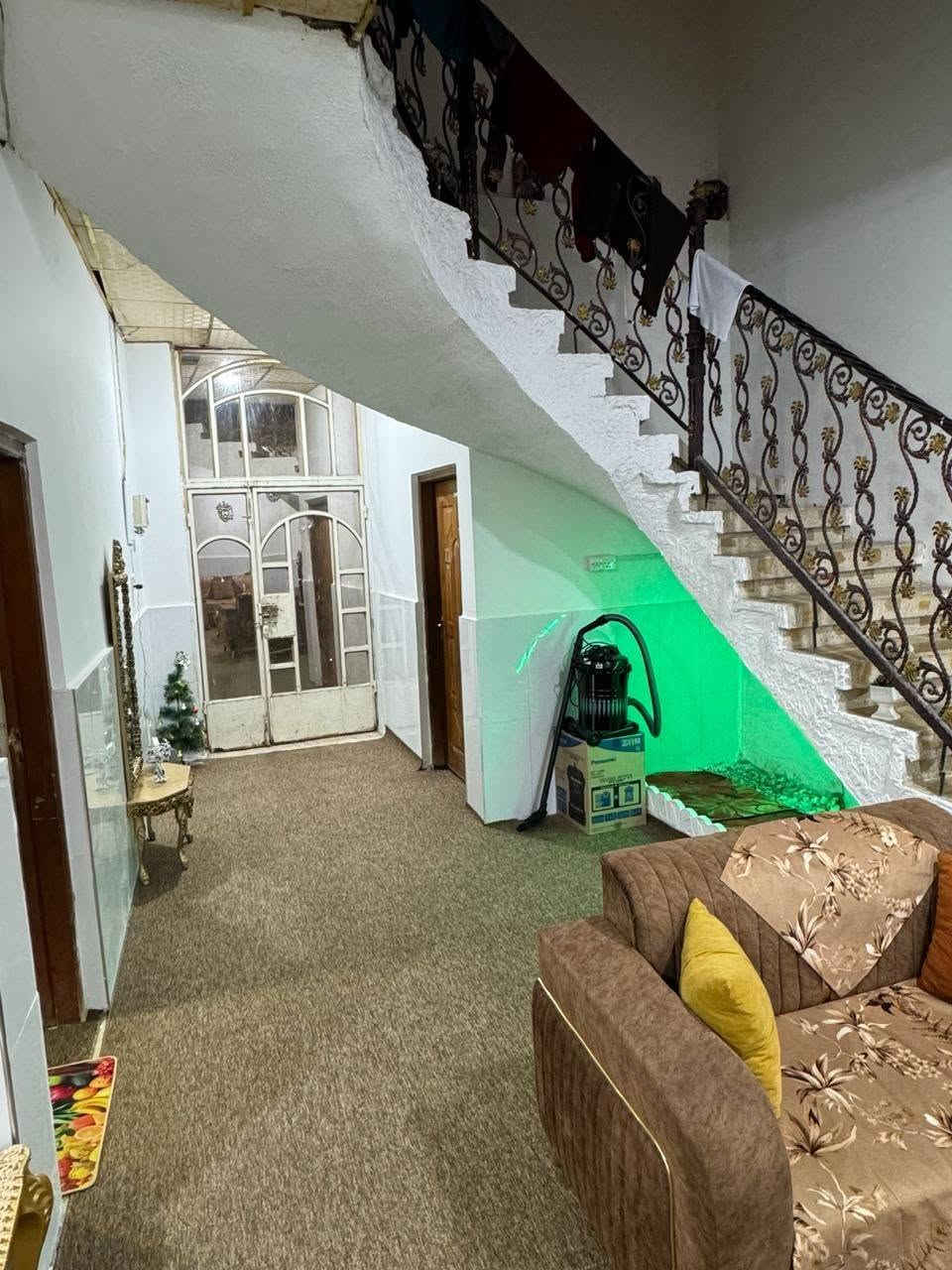 السلام عليكم 🌹
بيت للبيع وقف سني 500متر 
معا الاثاث  غرفتين وصاله ومطبخ وديوانيه صحيات  غرف نوم ثنين مودرن تركي ديوان + قنفات تركي للسقبال المطبخ كامل كاونتر وميز طعام وثلاجات ومجمده 
الموقع ابو الخصيب كوث ثويني شارع كوت ثويني مقابيل جامع السيده خديجه ع الرئيسي ع شارع رابع بيت عن التبليط 
السعر 135 للإستفسار واتساب ***********

