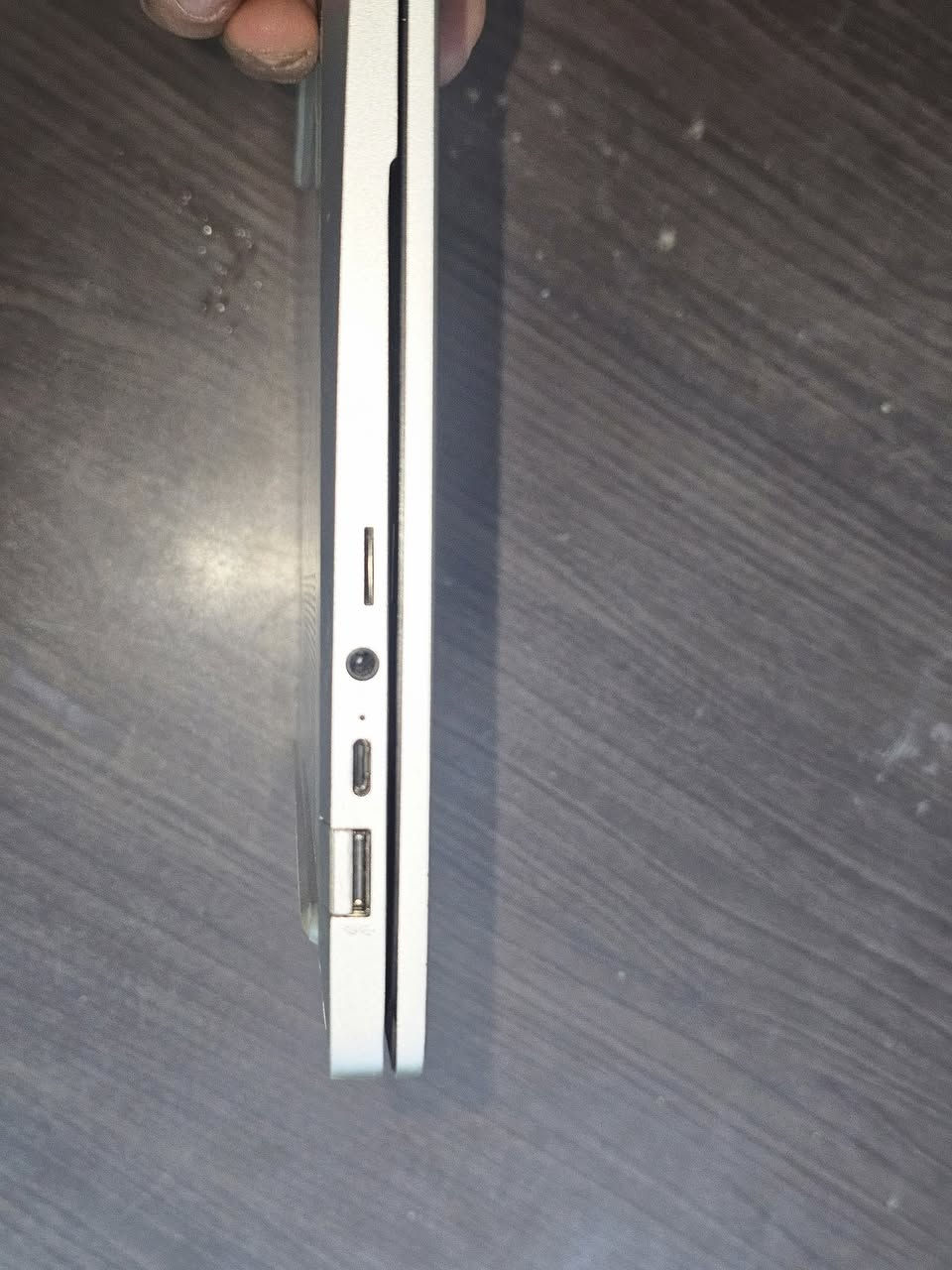 لابتوب hp
معالج core i5-10310U الجيل 10
رام 8
حجم الشاشه 14 لمس 
هارد 64 
يستخدم (للدراسه والتصفح والتصاميم والمونتاج والشغل) نضافه %95
وكامل ملحقاته السعر 200نهايته
المكان بغداد الكماليه 
للستفسار رقم ***********
