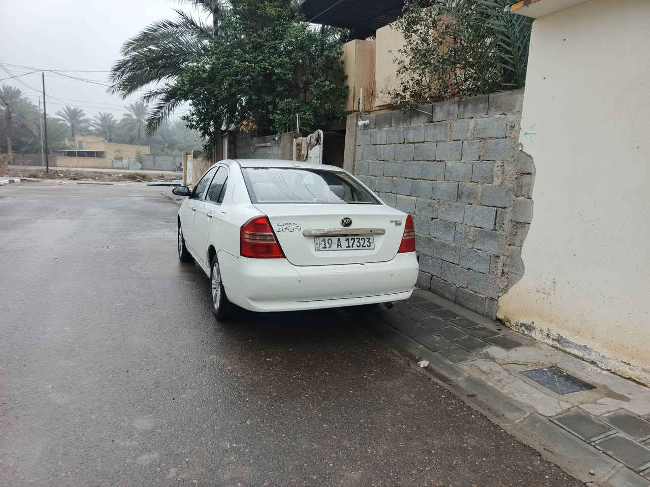 يا الله
ليفان ٦٢٠ باسمي السيارة كاملة من كلشي بلادية
بيه خياسات قليلية بالدوس وهذا الشي معروف بالليفان 
سلابت روف  بيه ايضاً بداية قليله خياس .. 
الباقي كله بلادي وشغال سيارة اخت الجديدة. 
شوفت عينكم تبريد تدفئة مكينة گير خير حدادية خير من الله تجي وتشوف بعينك .. رايدة ب ٥٤ ترهم مرواس سيارة اوتو 
اتصال على الرقم ***********
