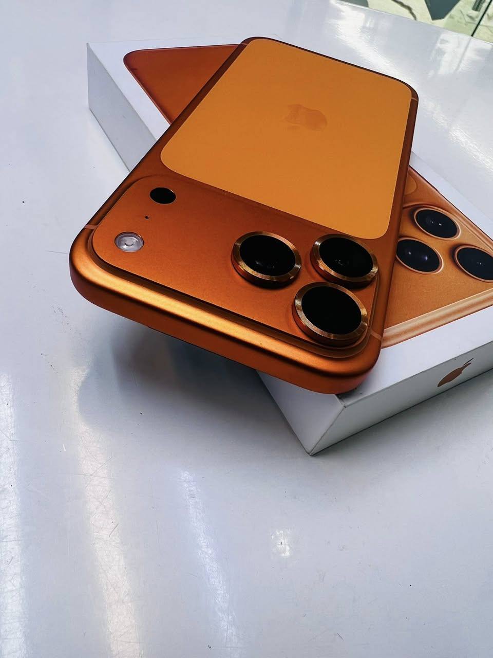 السلام عليكم
ايفون 17 برو ماكس 256 شريحه 
مشحون 20 مره فقط بطاريه 100 اخو الجديد 
السعر 1950 قفل قفل مكاني الدوره
***********
