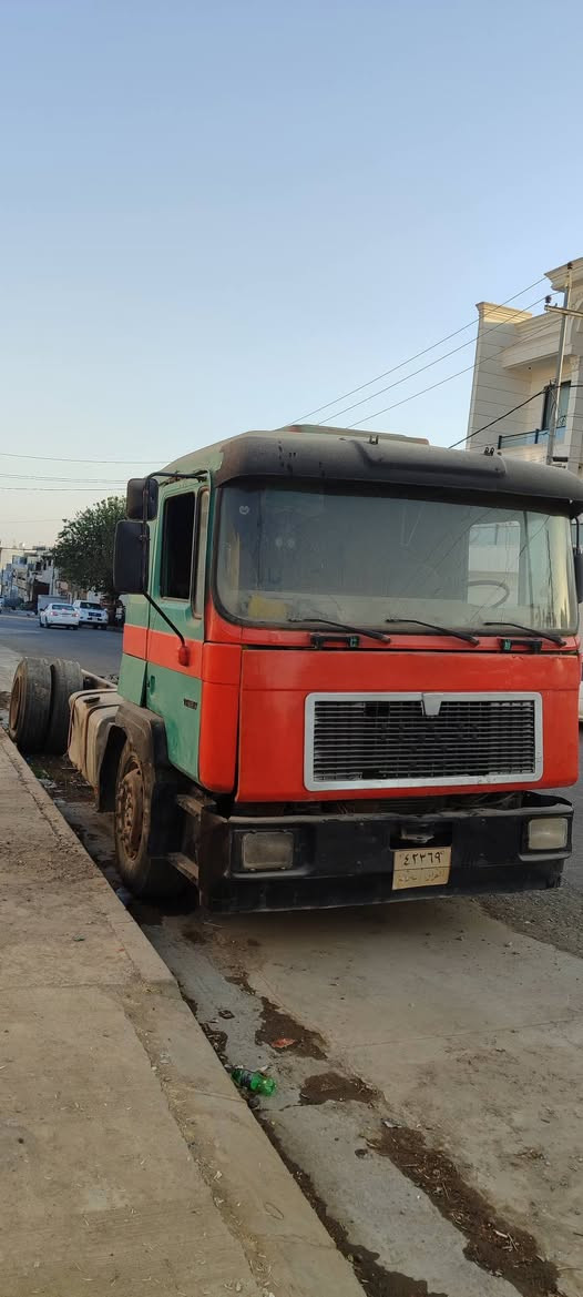 للبيع مان موديل 2000 رقم سليماني سعر 35 ورقة  رقم موبايل ***********
