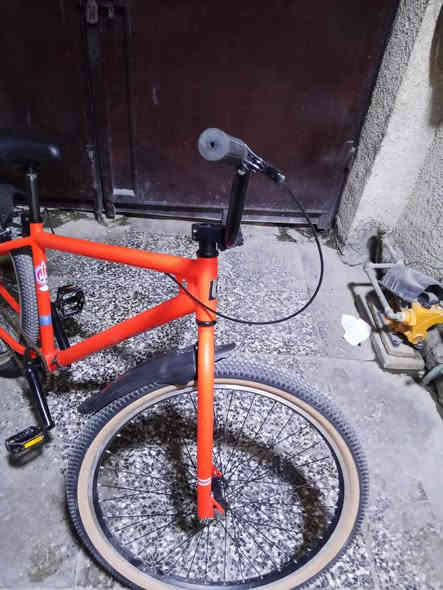 سلام عليكم بايسكل حركات للبيع مستخدم أسبوع بايسكل نضيف ومرتب  سعر 180 قفل مكاني بغداد حي الجهاد للستفسار ***********
