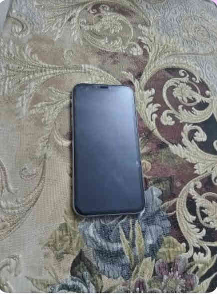 السلام عليكم 11 عادي للبيع جهاز جديد شاشه مبدله وهسه بي خط بالشاشه بس شغال كلشي مابي مكاني كربلاء ***********السعر 250 بي مجال
