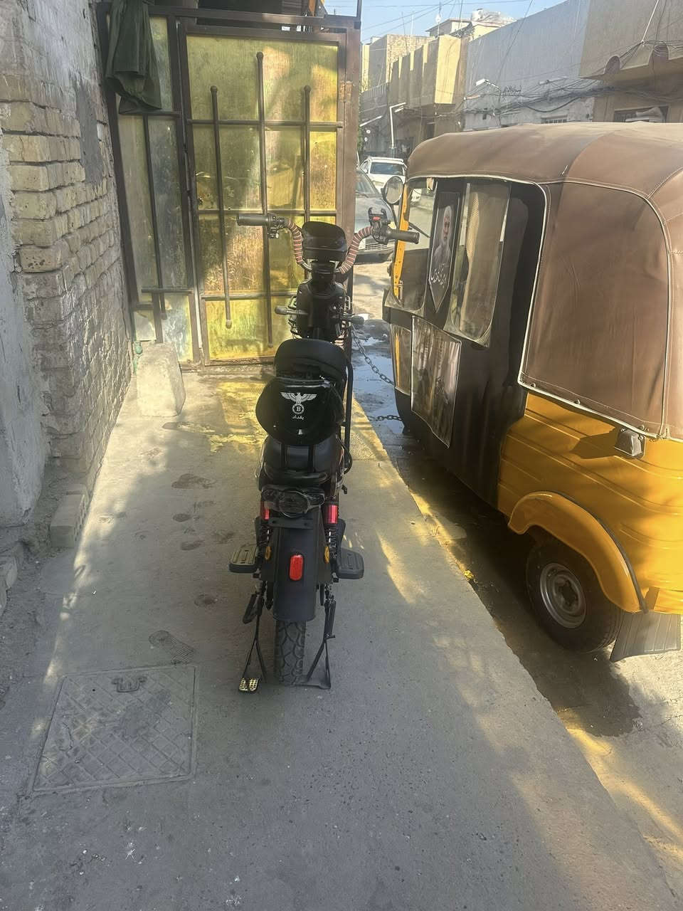 حجمهة ٢٠ السلام عليكم ورحمة الله وبركاتة دراجة شحن نضيف جداً حداً زيرو زيرو كارتونة وياهة مري وشاحنة اذا بيهة شخط تاخذهة بلاش مكاني بغداد شارع حيفا السعر ٣٧٥ وبيهة مجال 
***********
