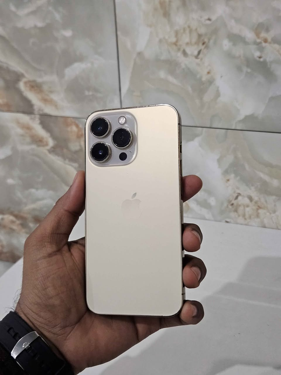 سلام عليكم
13 برو فقط 
لون ذهبي المميز
امريكي نموذج M الاصلي
ذاكره  256
بطاريه 96 بلادي
 فقط الكلاسة مكسورة 
التلفون وتر بروف  
العنوان النجف الاشرف 
السعر  خاص🔥 النجف, العراق


**إذا كنت صاحب هذا الإعلان وتريد حذفه لأي سبب، رجاءا أرسل رسالة إلى الدعم الفني**