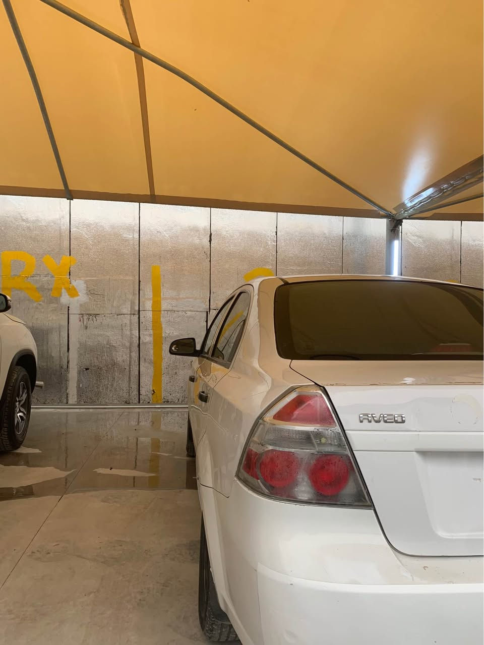 ئەڤیۆ 2010 سپی بەفری ناو زەرد تەبرید بە شەرت سارد و گەرم براوە سەقف و عیزام بە شەرت 2پارچەی هەیە بە 3 پارچە دەفرۆشم  رەقەم بەغدا سەنەوی ئەسڵی بەشەرتی ئەوەلیات غڕامات بەشەرت سەیارەکە هی بنە خۆمە زۆر پاکە بێ مەسرەفە گێر و مەکینە بە شەرت توند و تۆڵە 4 تایەی لۆکی لەبنە  
رەقەم موبایل ***********. کۆرەک 
زین *********** أربيل, العراق
