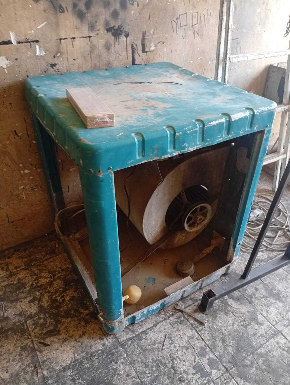 مبردە للبیع شغل مکان شورجە ***********
