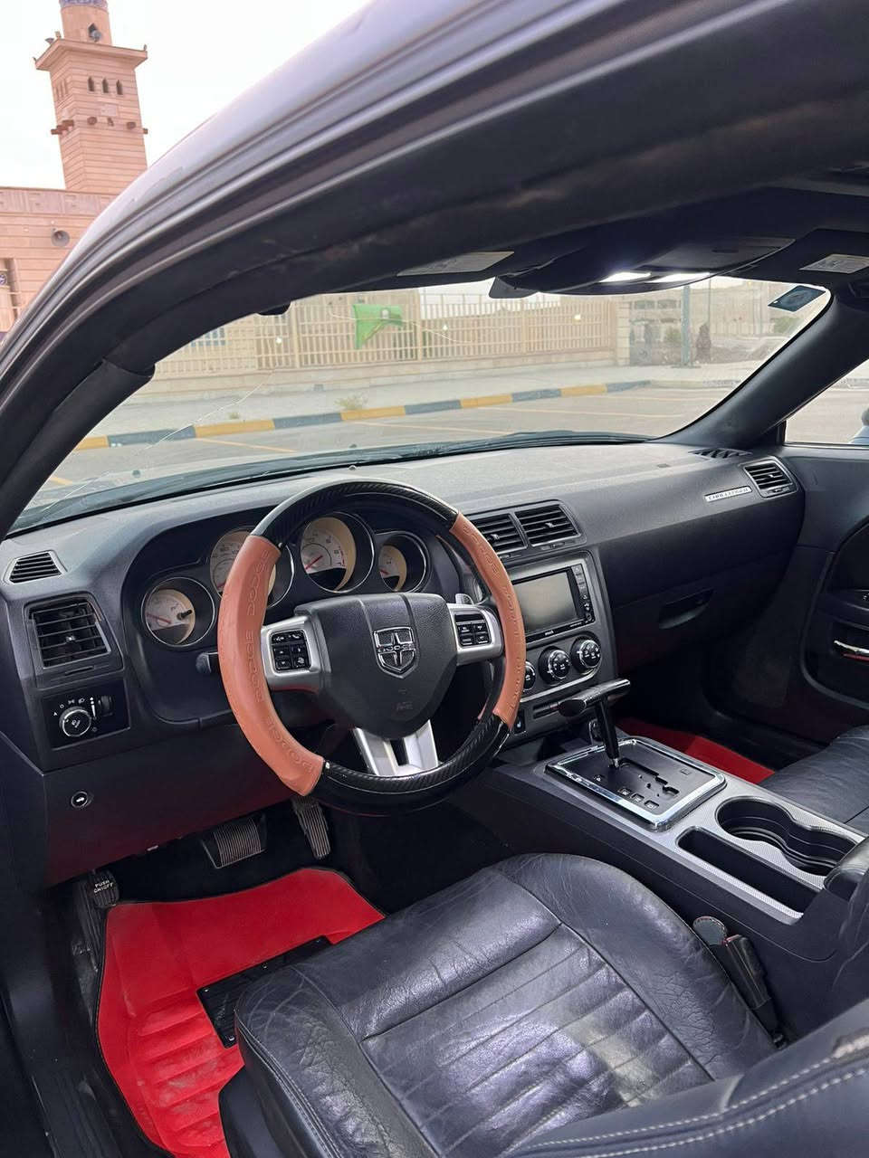 جالنجر للبيع 2013 محركه بيه تبخير ما بيه ضربه بيه جملقات الواره خياس ولكطيهم سعره 85 رقمي ***********
