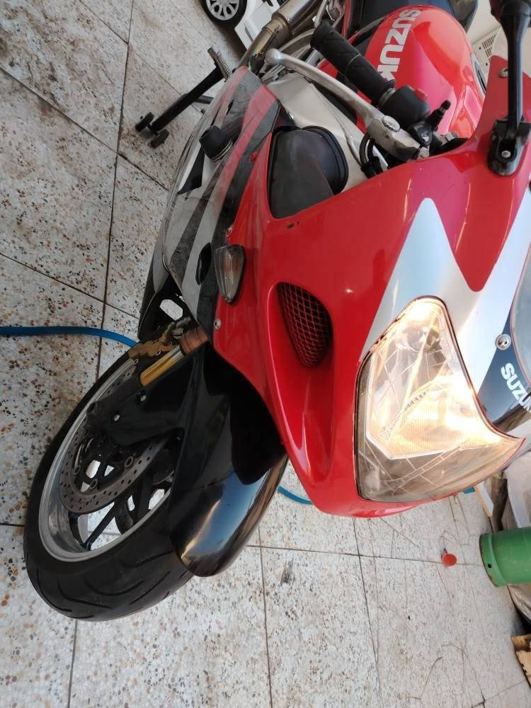 Suzuki gsxr k1 1000 bo froshtn zor paka tanha 17 hazar roshtwa hamw Gian y eshaka w bashart kapsa *********** السليمانية, العراق
