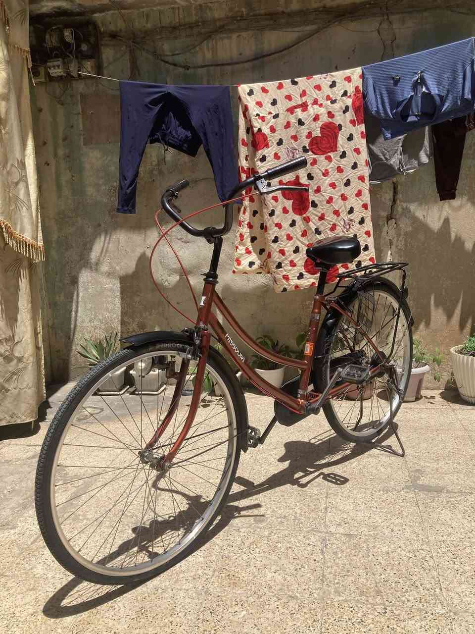 السلام عليكم للبيع لون مميز وبايسكل جديد بشكل كلو شغال وشرط والبايسكل شركه جديد السعر ١٠٠الف وبي مجال بسيط مكاني موصل الجديده رقمي وبي وتساب *********** وتحياتي🧡
