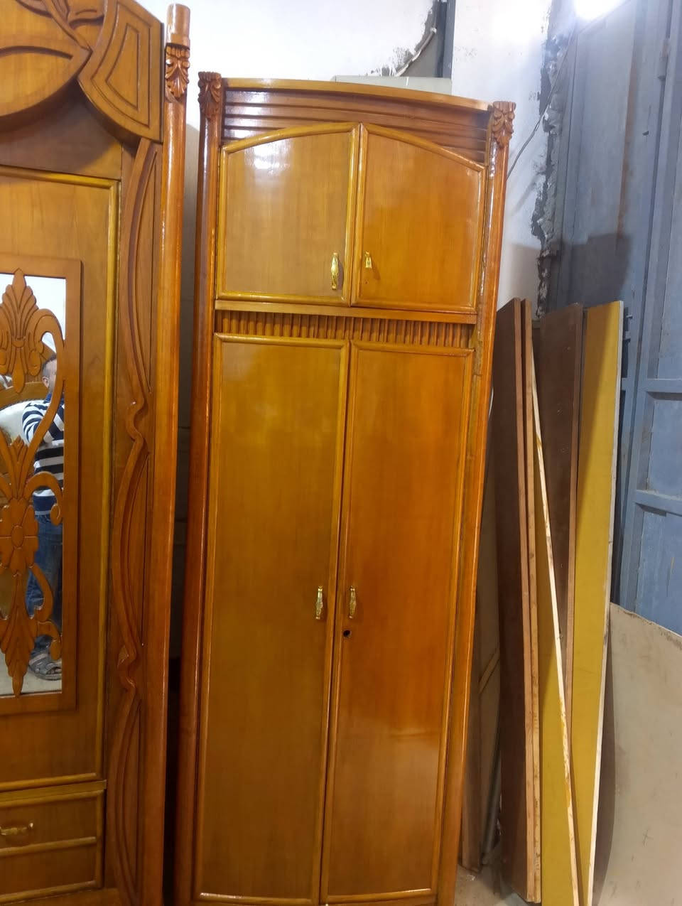 السلام عليكم غرفة سته طابقين نجاره نضافه فول العنوان حله شارع ابو القاسم الرقم *********** واتس
