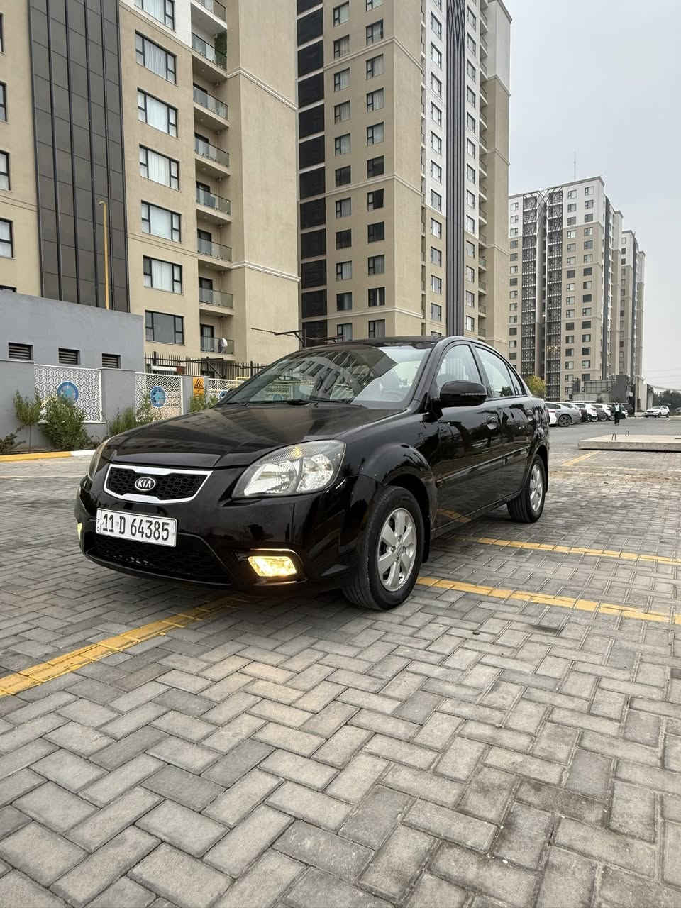 السلام عليكم
كيا ريو موديل 2011 خليجي فول مواصفات عدى الفتحى 
ماشية 98 ألف حقيقي شرط الفحص
رقم بغداد أنكليزي جديد 
أشارات مرايه
خمس تكيات وكامرة وشاشة
كير مكينة حداديه كهربائيات جديده
سياره على أيد وحده استخدامها
سيارة كلش جديده ونظيفة جدا 
مكفولة كفالة عامة من كلشي من الضربة والصبغ والتبديل حتى الدعاميات مكفولة 
سيارة على وضع الشركة والوكالة 
السعر 98 وبيها مجال بسيط  
ما اخصم سعر بالتلفون
كل شي بنظافته وسعره 
مكاني بغداد حي الجهاد  
للأستفسار 
***********
