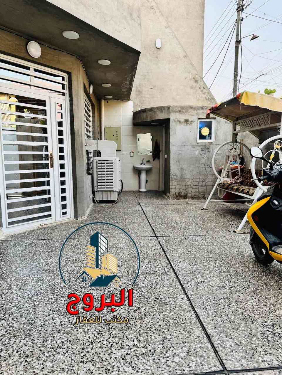 ✅ للبيع عقار مميز في الدورة  منطقة ابودشير ✅
     (مربع الضغط / شارع خط العلوة)

• يعلن مكتب البروج للعقار عن عرض عقار سكني
(حديث درجة أولئ ) جاهز لسكن الفوري او للاستثمار 

🚨 تفاصيل : العقار 
• المساحة الكلية: 200م
• الأبعاد: واجهة 10م × نزال 20م   (تصميم رائع).
• طابق ونصف.
• الملكية: طـــــــــــابو  ملك  صـــــــــــرف

✨ الطابق الأول:
• مدخلين منفصلين (خصوصية تامة).
• كراج واسع 
• صالة ضيوف  (بمساحة واسعة)
• هول داخلي واسع.
• مطبخ بنظام (حار/بارد)
• غرفة نوم عدد (1)
• مناور للتهوية  والإضاءة  
• مجموعة صحيات.

✨ الطابق الثاني:
• غرف النوم عدد (2).
•  صحيات عدد (1)  + سطح واسع.
• حولي 

💰 للحصول على السعر والتفاصيل الإضافية:
يرجى كتابة الرقم ( 1 ) في التعليقات، 
وسيتم تزويدكم بكافة التفاصيل عبر رسالة خاصة 📩.

(ملاحظة: التعامل والتفاوض يتم مع صاحب العقار حصراً).

🛑 إذا لم يكن هذا العقار هو ما تبحث عنه، فلدينا تشكيلة واسعة من المنازل والأراضي التي تلبي كافة الأذواق .

           📞 للاستفسار والمزيد من المعلومات
يرجى التواصل معنا: رقم الهاتف: ***********

✨مكتب البروج للعقار - اختيارك الموثوق لمنزل العمر.

#دمتم__في__رعاية__الله
