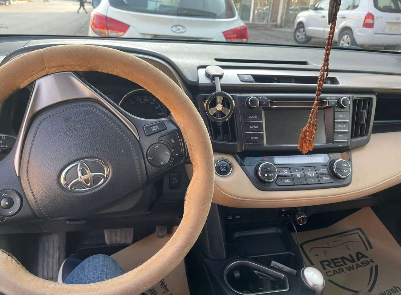 تویوتا راف4
لیمیتد شریکە تویوتا عراق .
فولل مواصفات ٨١٠٠٠ کم 
سلاید 
بەسمە داخلی قیسی جلد
سندق شفط
پیش و پشت حساس
لایت و بگلات لید
هیچی نیە سبوغ دعامیش بەشەرت. تەنها بستیک تعدیلی هەیە.
وەتس اپ *********** أربيل, العراق
