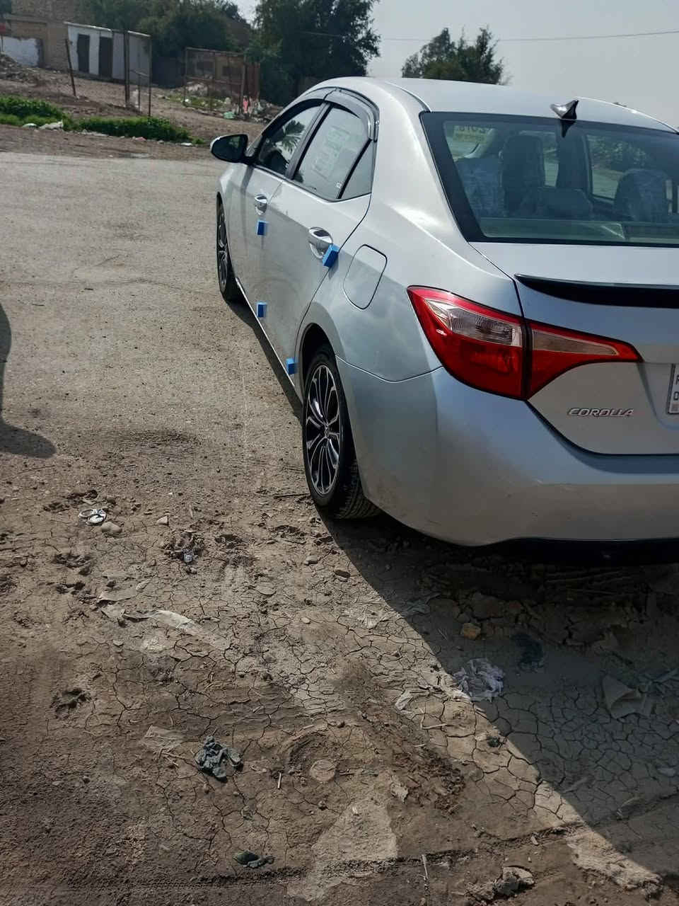 سلام عليكم كورلا للبيع موديل ١٨ سياره جديده وحلوه حادثه من  أمريكا بنيد وجاملغين وداخل جهت السيره بيه ٤ قطع صبغ سياره جاهزه من دوشمه وباتري ودأمه صدر ودأمه كير محرك سياره جاهزه ماشيه ١٤٦ الف مكانه بغداد جسر ديالى الجديد معروظه ب ١٢٨ وبيه مجال قليل بسمي تحويل مباشر هزه جديده سنويه لل ٢٨  الإتصال ***********
