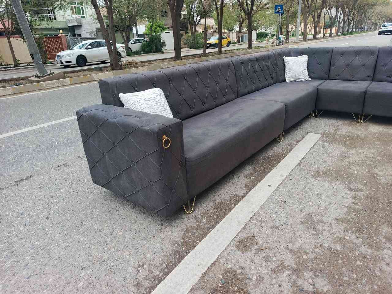 سلاوهاورییان
ئە م تاقمە ئیڵە بۆفرۆشتن
10نە فە رییە دە سکردە
بازاری نیە   ژیر رە بە ڵە قوماشی کابۆییە
رە نکی رە ساسیە 
ژ.م ***********
شوین.کە لار
