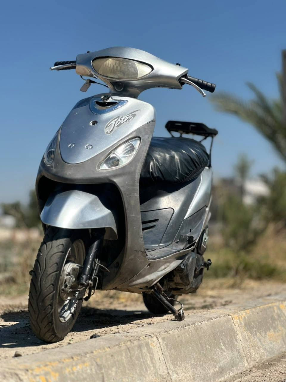 ماكس منغولي 
محرك مامفتوح بلاد 
كهربائيات كله كامل شغال 
دراجه اخو صفر 
شلعه كلش قويه 
معدل فووول 120 
صالنصه FM علها برمجه طلقات 
دراجه تاخذها ماتباوع وراك 
السعر 650 بي مجال 
شراي انتصل ***********
