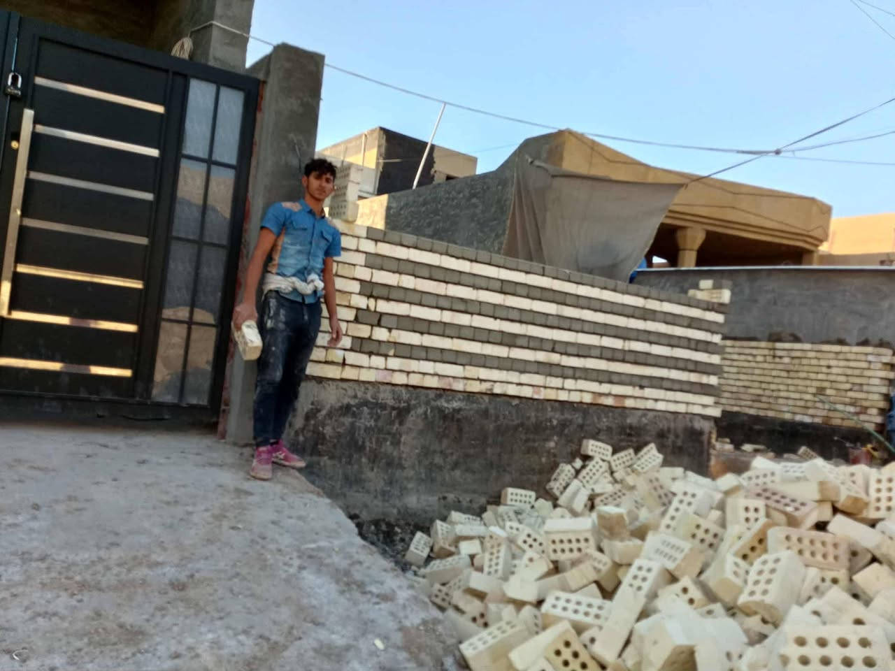 خلفه بناء طابوق بلوك ثرمستون درجه اولى استلام مهندس ***********
