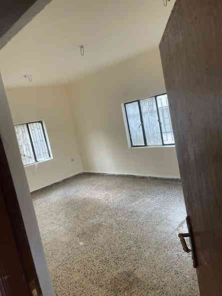 بيت ٤٠٠متر للايجار  اربع غرف نوم وصالة ومطبخ وخدمات عدد ٢ للاستفسار مراجعة مكتب المسعودي للعقار السيدية شارع الأمن ***********
