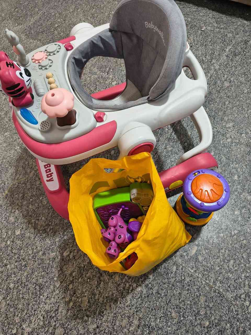 السلام عليكم
حجله ومشايه بنفس الوقت مستخدمه مرتين مو اكثر كلش جديده
ماخذتها ب ٦٠ الف اريدها ب ٤٥
مكاني بغداد


**إذا كنت صاحب هذا الإعلان وتريد حذفه لأي سبب، رجاءا أرسل رسالة إلى الدعم الفني**