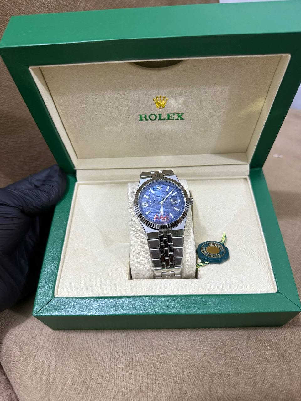 ساعة رولكس ماركه عالميه Rolex Land-Dweller
المواصفات
زجاج زفير مقاوم للخدوش
تاريخ الشهر
مقاومه لرذاذ الماء
مصنوعه من ستانلس ستيل مقاوم للصدء مع العلبه وكارتات الضمان والكتيبات والكيس مالتها (بكج ملكي)
كل هذا بسعر ٢٤ الف بدل 33 الف 
شرط الفحص امام المندوب


**إذا كنت صاحب هذا الإعلان وتريد حذفه لأي سبب، رجاءا أرسل رسالة إلى الدعم الفني**