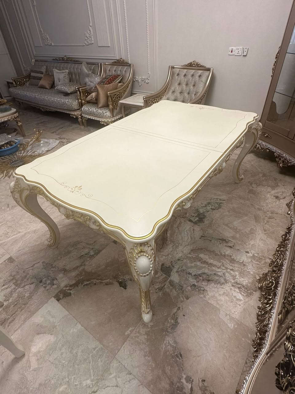 ميز طعام ملكي كلاسيك مع ٦ كراسي .. يتكبر ويصغر .. السعر ٥٠٠ الف .. نظيف جدا والاستعمال قليل .. للحجز على الخاص


**إذا كنت صاحب هذا الإعلان وتريد حذفه لأي سبب، رجاءا أرسل رسالة إلى الدعم الفني**