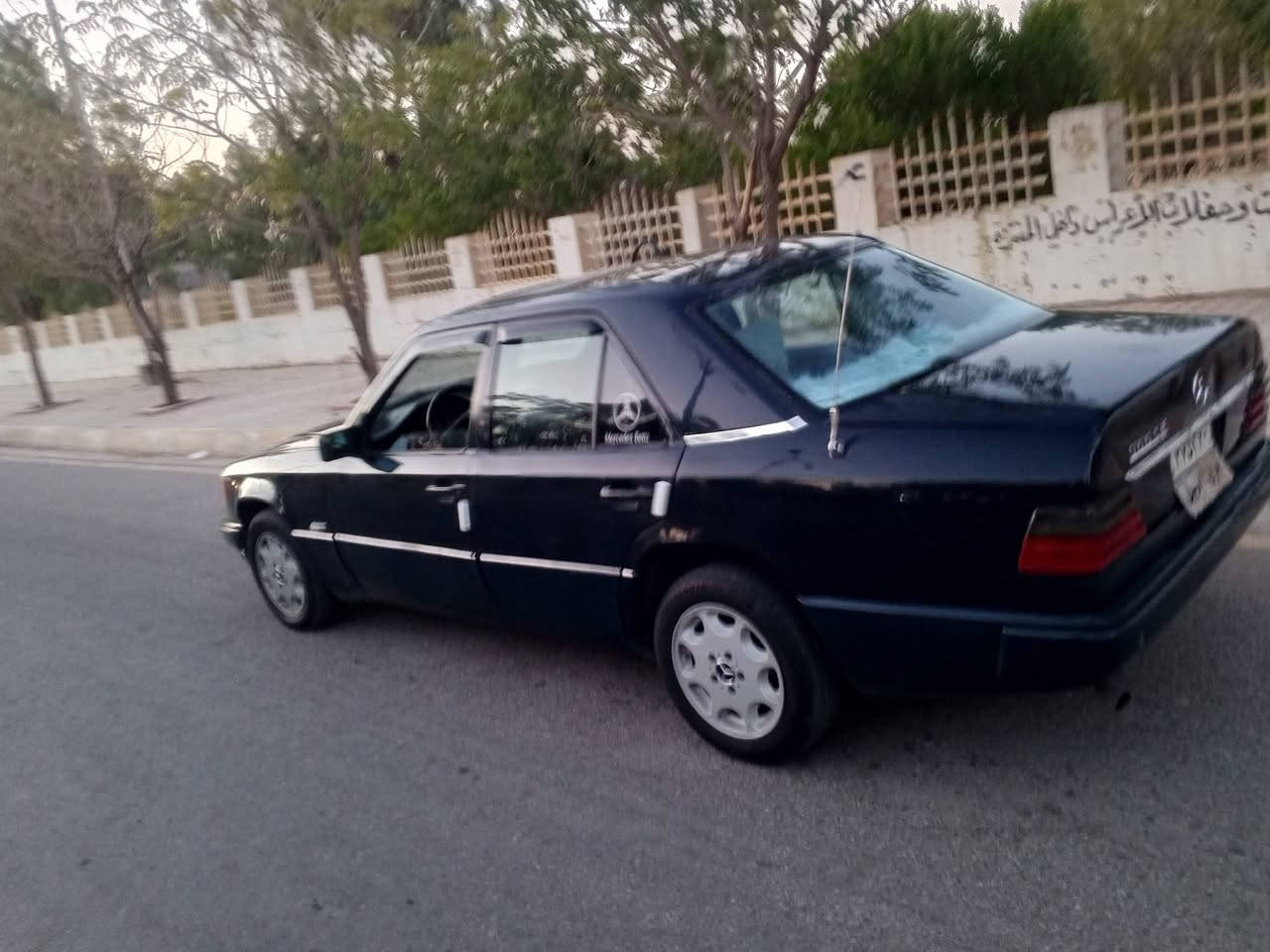 سلام عليكم
مرسيدس E300
موديل 1985 محدث داخل و خارج 1992
مكينه وكير بطه 3000 ديلكو 
مصبوغه عام جماليه سياره جاهزه 
سعرها 44 وبيها مجال مكاني ديالى جلولاء 
‏‪***********‬‏
