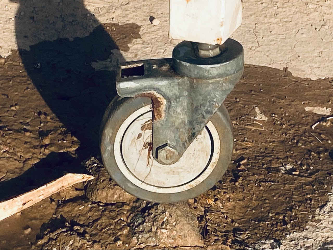 السلام عليكم 
للبيع سرير 🛌 شبه جديد 
متنقل وله ٤ اطارات صغيره 
جهاز رفع وتنزيل شغال 
نضيف جداً 
السعر 100 وبيه مجال 
المكان ذي قار -  الغراف
للأستفسار *********** الشطره, ذي قار
