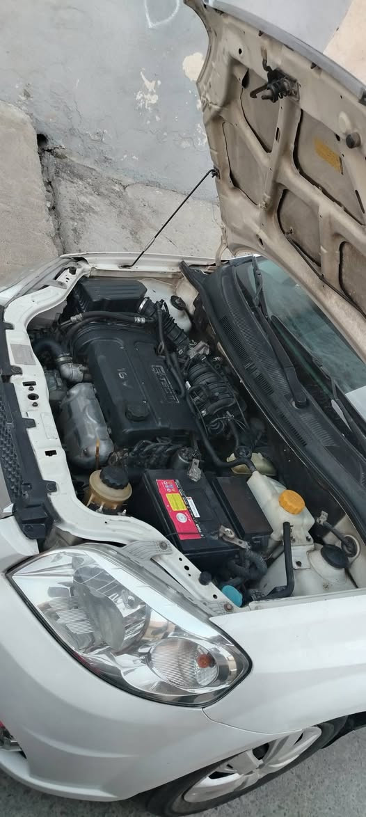 السلام عليكم 
للبيع فقط... 
افيو موديل 2010
رقم اربيل 
ضرر شبر بل بوند 
+ باب سائق مبدل 
+ جاملغ صبغ فقط بدون دواخل 
باقي السياره حاهزه من كلشي 
كير محرك شرط 
طخم شرط تبريد شغال فقط فقط صوت بل كمبريسر 
طخم تايرات جديد 
باتري جديد 
شرط التحويل وكاله بأسمي اني احولك 
كهربائيات كلها شغاله (وايرمنيه) شرط 
السياره بلادي 
قفل مركزي شغال 4 ابواب 
شاشه ايباد شغاله 
عليها غرامات تنزل من السعر 
السعرر 68 ورقة 
للاستفسار اسيا ***********
