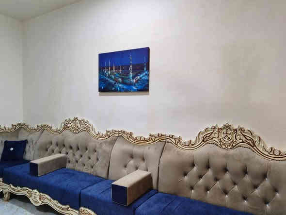 استقبال+ مطبخ بارد+مطبخ حراري+ غرفة نوم عدد 2 +هول+ مجمع درج+ تواليت حمام داخلي+ تواليت خارجي+ منور خارج البيتت
150طابو .. متر جميع الخدمات جلولاء حي الجماهير مقابيل مكتبة القلم 
الرقم ***********
