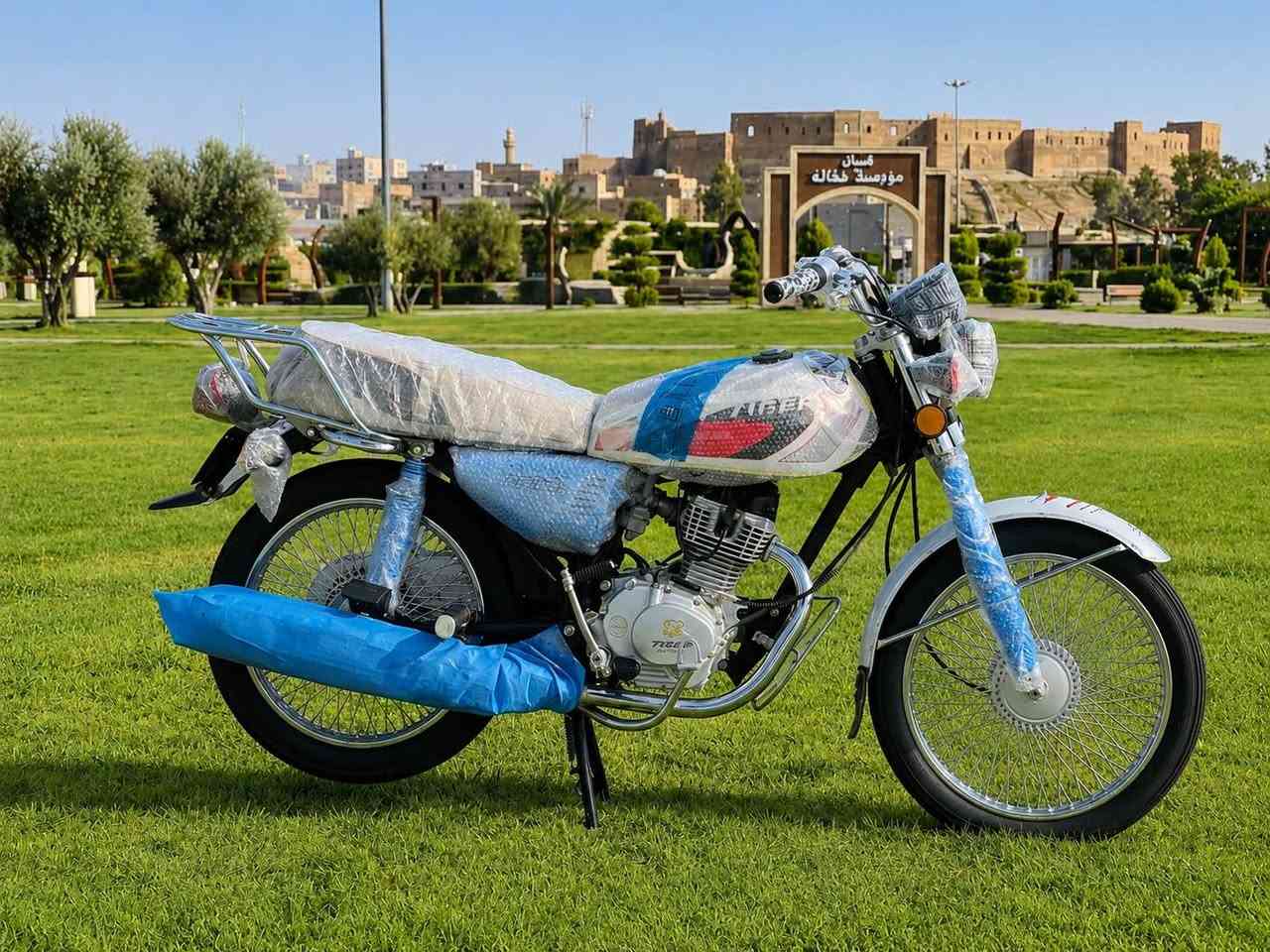 🏍️ دراجة تاtiger (تايجر) للبيع – بحالة الوكالة ونظيفة جداً!
📌 مواصفات الدراجة:
 الموديل: 2021
 الكير: 4 نمر (كير)
 السويج: بلادي (يقفل الدراجة بالكامل 🔒)
 الأوراق: وياها مَنيفيست الشركة (قانونية وكاملة جاهزة)
 المحرك (المكينة): كبس وما مفتوحة نهائياً (بوند، كاتم، وبشرط الفحص والفول نظافة 💯)
 المشي: ماشية قليل كلش وبحكم الجديد.
 النظام الكهربائي: كامل وشغال بشرط الفحص ⚡
 التواير (الإطارات): جديدة وبحالة الوكالة 🛞

ملاحظة: الدراجة ما شاء الله كلش نظيفة وجاهزة، وما تحتاج أي مصاريف (شغل واطلع).

💰 السعر: 500$
 📍 العنوان والاتصال:
 العنوان: كركوك - الشورجة (قرب مطعم حمه ناصر)
 رقم الموبايل: 📞 ***********

؟؟؟؟؟؟؟؟؟؟؟؟؟؟؟؟؟؟؟؟؟؟؟؟؟؟؟

🏍️ ماتۆڕی تایگەر (Tiger) بۆ فرۆشتن – لۆک و بێعەیب!
📌 تایبەتمەندییەکانی ماتۆڕەکە:
 مۆدێل: 2021
 گێڕ: 4 گێڕ
 سویج: بیلادە (هەموو گیانی قفڵ دەکات 🔒)
 بەڵگەنامە: مەنەفێستی شەریکەی لەگەڵە (یاسایی و تەواو)
 مەکینە: کەپسە و تا ئێستا نەکراوەتەوە (بۆند، کاتم و بەشەرتی بێعەیبی 💯)
 ڕۆشتن: زۆر کەم ڕۆشتووە و هاوشێوەی نوێیە.
 سیستەمی کارەبایی: هەموو گیانی بەشەرت ئیش دەکات ⚡
 تایەکان: لۆک و نوێن 🛞
تێبینی: ماتۆڕەکە ماشاالله زۆر لۆکە و هیچ مەسروفێکی تێدا نییە، 
💰 نرخ:500$ 
📍 ناونیشان و پەیوەندی:
 ناونیشان: کەرکوک - شۆرجە (لای چێشتخانەی حمە ناسر)
 ژمارەی مۆبایل: 📞 *********** كركوك, العراق
