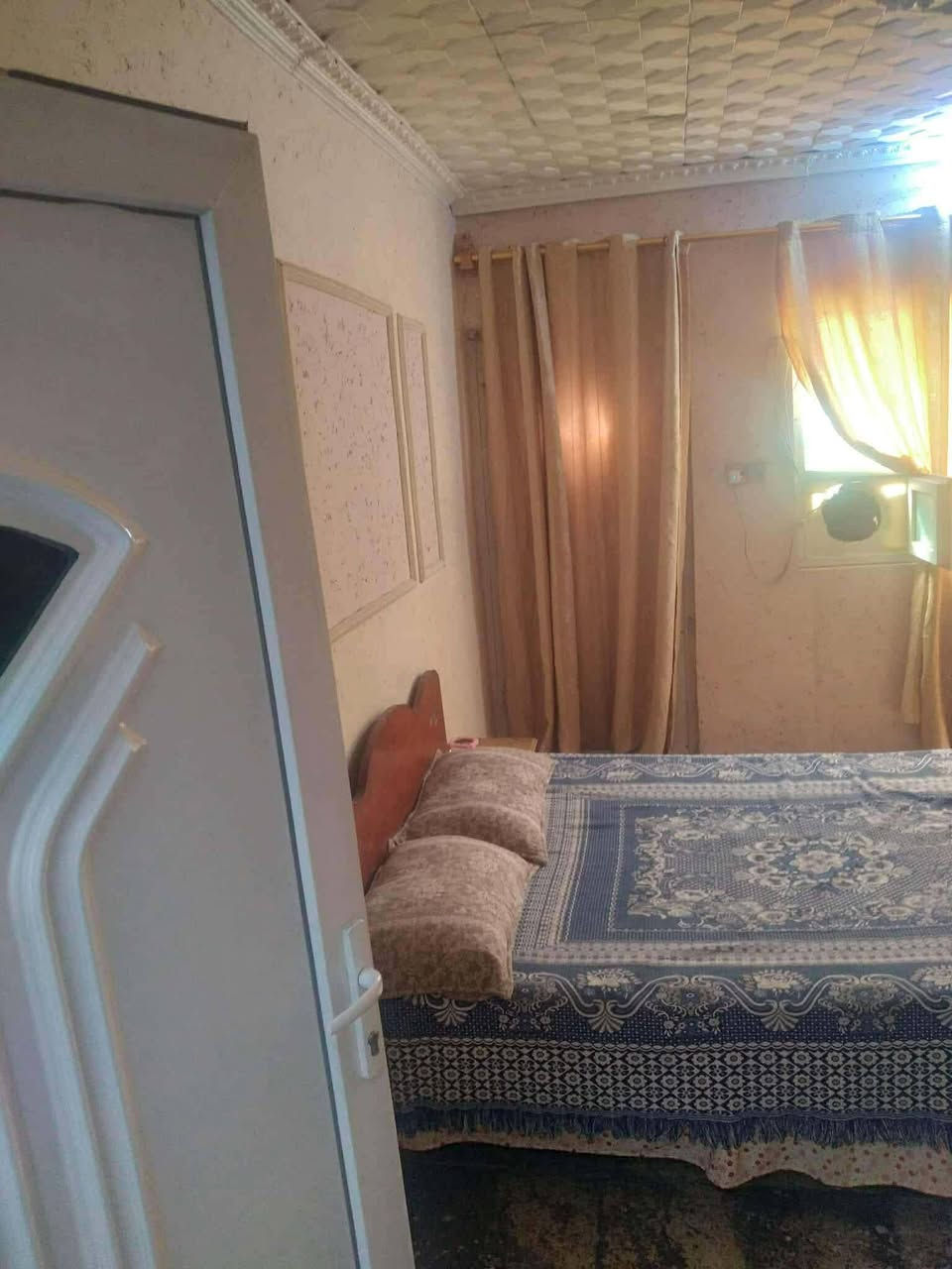 بيت  للبيع في  زراعي المشاتل  خلف شارع المدارس المساحة واقع حال 50 متر  موقع البيت علئ فرعين   متكون من  طرمة و صاله كبيرة 5×4 ومطبخ ومنور حمام وطابق ثاني غرفه اطفال وغرفه نوم كبيرة وبلكونه وبيتونه وسطح البيت كامل من كل شي ماء وخط مولد ونت وكهرباء 3 خطوط  السعر 34 
‏‪***********‬‏ /👇
***********
