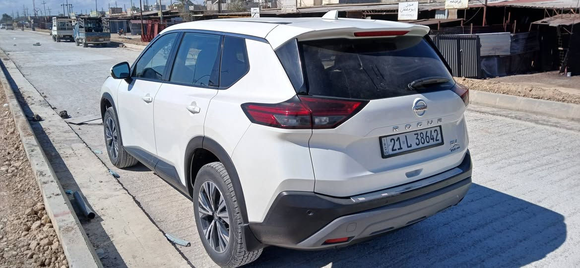 للبيع نيسان روج 
موديل ٢١
٤بستم 
***********
