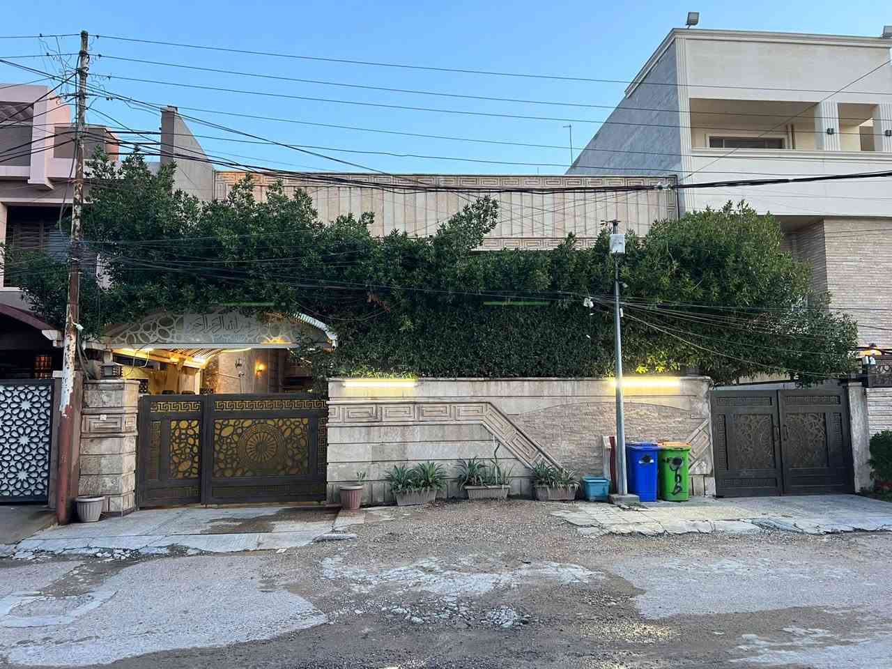 سلام عليكم مكلف بل نشر الاتصال بل رقم حصرا
بيت مساحه 325م واجه 13م سند مستقل في حي العدل طابقين بناء نظيف واجه حجر يحتوي ع كراجين وحديقه صاله ومطبخ حار بارد وهول وخمس غرف نوم وثلاث حمامات ومخزن وارضيات مرمر 

سعر المتر 4 ملايين دينار عراقي قابل للتفاوض 
الاتصال ***********
