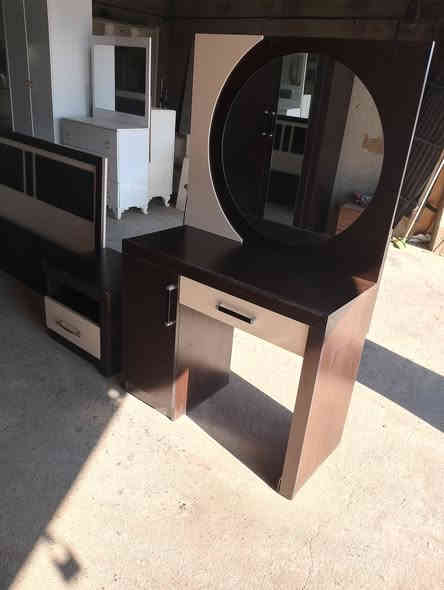 غرفه نوم تركي 5 قطع نضيفه حيل ماركة ستقبال
سعر 550
***********
***********
