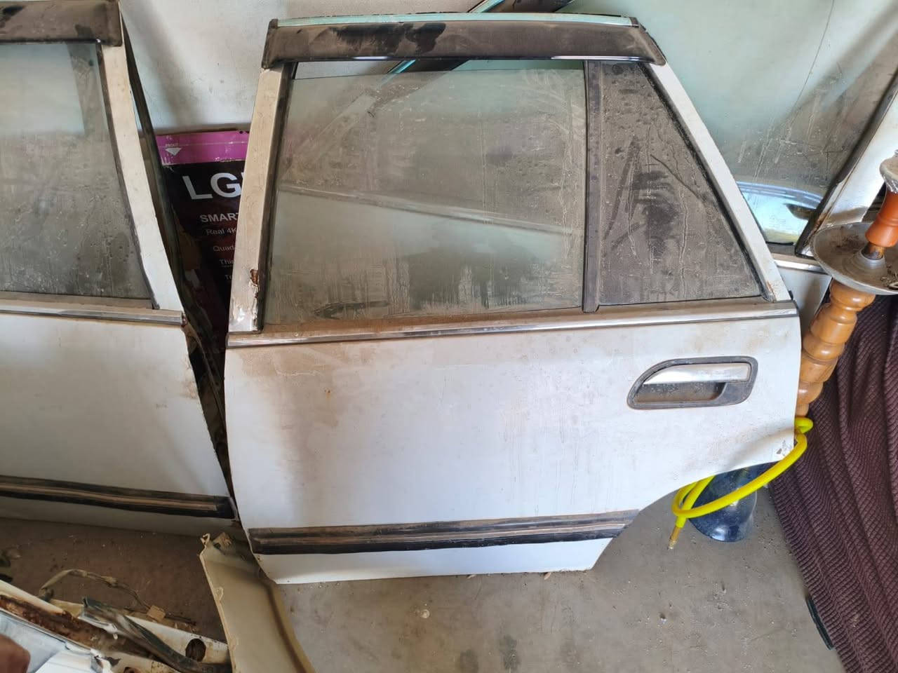 سلام عليكم متوفر أبواب برنس عادي كاملات مع البطاين والمري إلي محتاجهن يتواصل على الرقم *********** ويدلل
