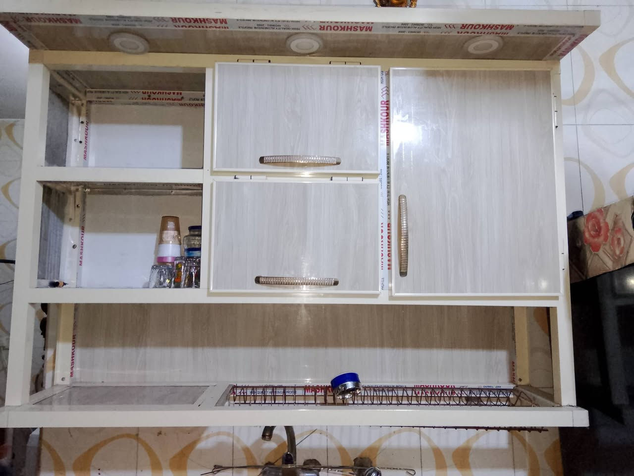 كاونتر المنيوم متر ونص سنك مرمر نضافته٩٠٪ مكانه السريدات القديمه ب٢٠٠ وبي مجال بسيط


**إذا كنت صاحب هذا الإعلان وتريد حذفه لأي سبب، رجاءا أرسل رسالة إلى الدعم الفني**