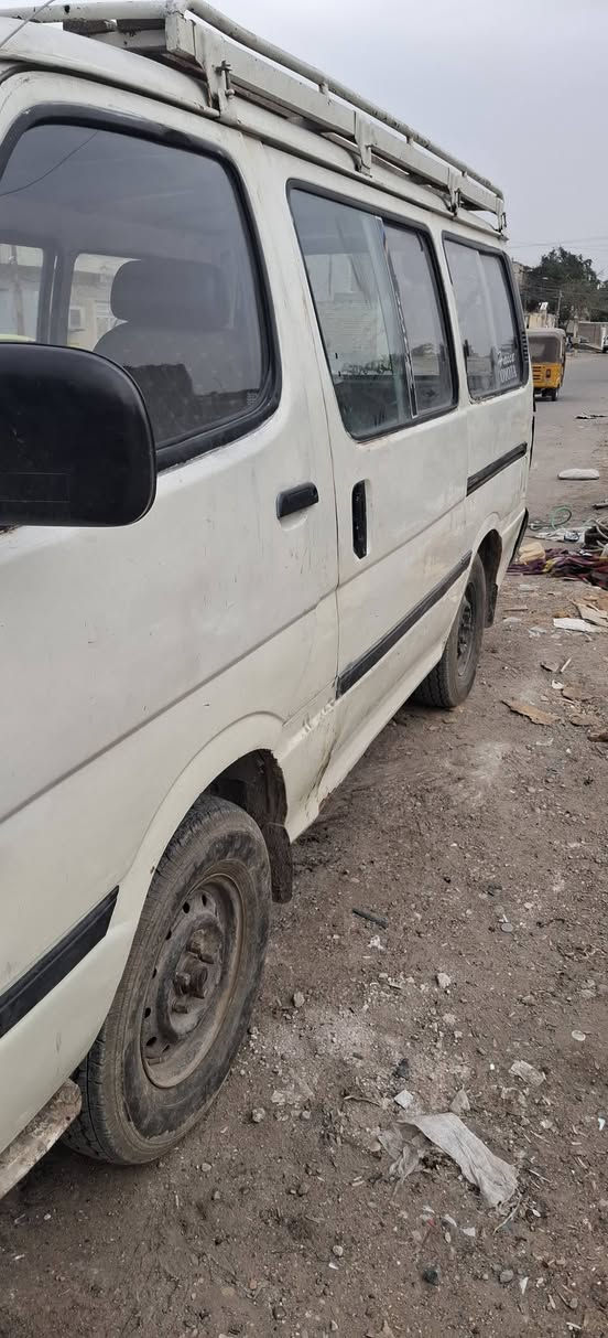 سلام عليكم كيا هايسة 1994 رقم بغداد مشروع وطني تحويل ثاني يوم مصفر غرامات بس هية باقي سنوية ماصاقطه 
بدون كشنات بس السايق والبصفة كاعية جديدة مسويهة
كيرمحرك ملكة 3000 سعر 38وبيها مجال مكاني بغداد مدينة الصدر الستفسار ***********
