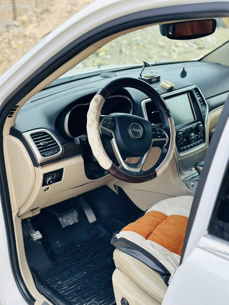 جيب كراند شيروكي 17 معلايه21

رقم ذي قار باسمي

وارد امريكي

حادثها جاملغ امامي فقط 

فول مواصفات1/1 فئه لمتد

بصمه،دخول ذكي،تشغيل عن بعد،

شاشه كبيره تدعم كاربلاي

كشنات جلد ،كهرباء،خزن ،تدفئه امامي وخلفي

فتحه سقف

صندوق كهرباء 

حساس خلفي ،كاميرا خلفيه،توقف ذاتي

شفتات ستيرن ،كروس سرعه

منضومه زنون

اشاير بل مري ، مري قلاب، تعتيم ، نقطه عمياء 

تبريد قطعتين

وباقي المواصفات المعروفه 

السعر 220

للاتصال ***********
