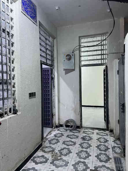 بيت زراعي مساحته 100متر ركن بيه وصل تطويب منطقة السبل نزله الأولى قريب على تبليط خدمات ماي ومجاري وكهرباء  بناء جديد كله طابوك وسكف صب كونكريت مسلح بيت جاهز ستوه مخلص بناء سعره 48 وبيه مجال الشراي الاتصال ***********
