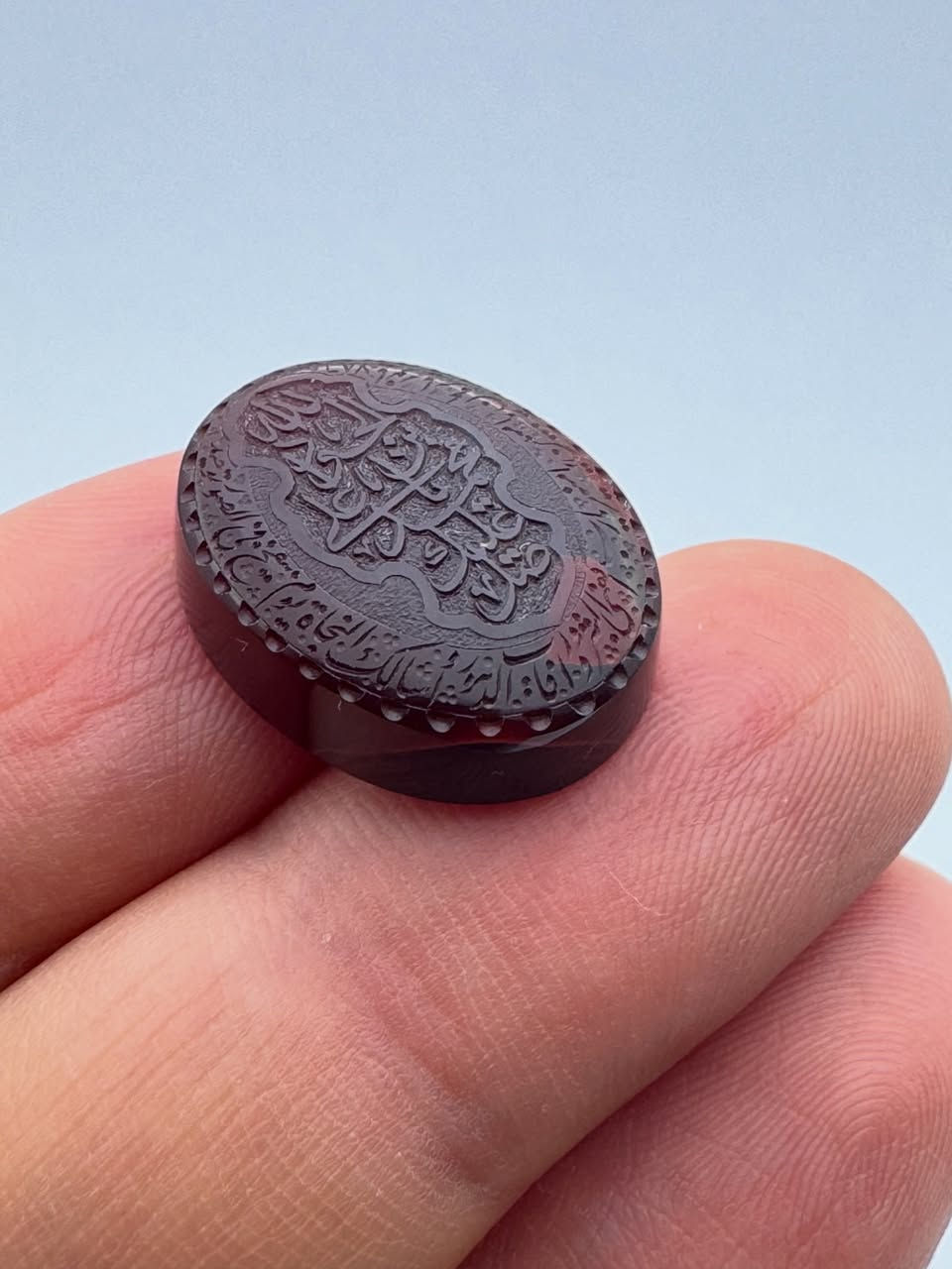 النقش اليدوي على حجر العقيق اليماني 
الكرزي 💎 
التصميم والفن على الحجر  
بلمسات يد مميزه من النقش اليدوي 
الاحترافي 🪬
قياس الحجر 22.5*18 ملم 
نقش على الحجر 👇🗒️
صل الله عليك يامحمد بن علي الجواد
يَا نُورُ يَا بُرْهَانُ يَا مُبِينُ يَا مُنِيرُ يَا رَبِّ اكْفِنِي الشُّرُورَ وَ آفَاتِ الدُّهُورِ وَ أَسْأَلُكَ النَّجَاةَ يَوْمَ يُنْفَخُ فِي الصُّورِ‌. 
نقش الاستاذ توحيد 
للطلب والاستفسار التواصل على رقم الواتساب *********** 
متوفر توصيل لجميع المحافظات وخارج العراق 
#بغداد #البصرة #كربلاء #عقيق_يماني #خواتم
