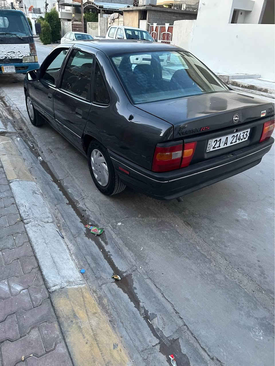 اوپل موديل 1991
مةكينة 18 گير اوتو ماتيك
بي ليدراو ليدراوي نية هيج 
تةنها بوياخ عامة بو جواني
سبوخي جوانة
سلايت 
جام كهربا
رقم سليمانية
رقم و سنةوي تازةية تا 2030
بةناو خومةوةية سنةوي
كارةبايي كامل مةزبوتة 
گةرمي ايش اكات بةشةرت
ناو خورفةي جوانةي
تاخم بيشو پشت لوكة
تاخمي تايةي لوك كراوتة ژيري حةفتةيةكة
كيرو مةكينة بةشةرت لوكن
هةزةي تازةية
 سعري 43 وةرةقةو مةجال  
شوين كركوك رحيماوة رةقةم تةلةفون
*********** كركوك, العراق
